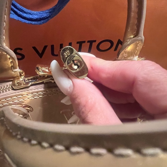 Louis Vuitton Gold Vernis Alma BB mini 2way NIB MPN: M50567 ❌❌SOLD❌❌ - Picture 5 of 16